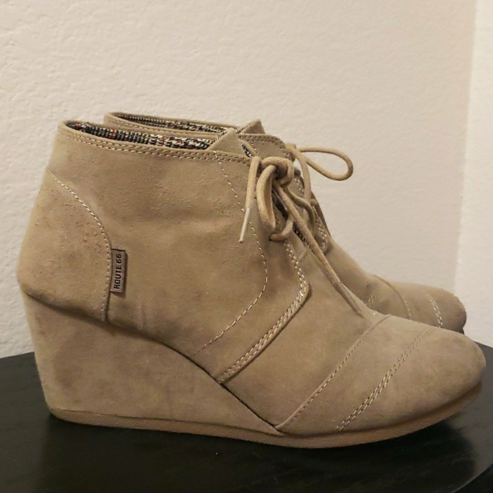Tan Wedges